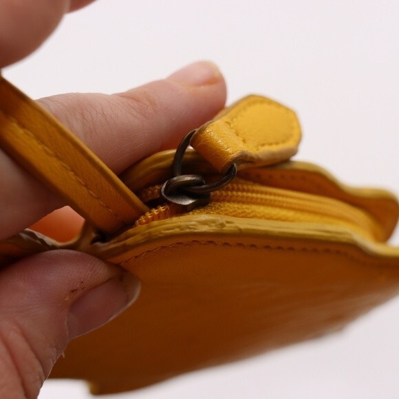 Cold Water Creek Yellow Novelty Fish Shaped Coin Purse & Key Chain - Picture 5 of 10